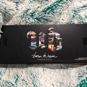 Born to run eyeshadow palette